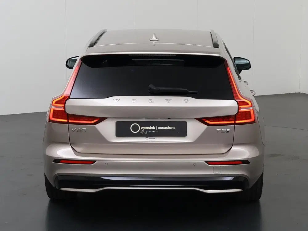 Volvo V60 2.0 T8 Plug-in hybrid AWD Plus Dark uit 2024, foto 4