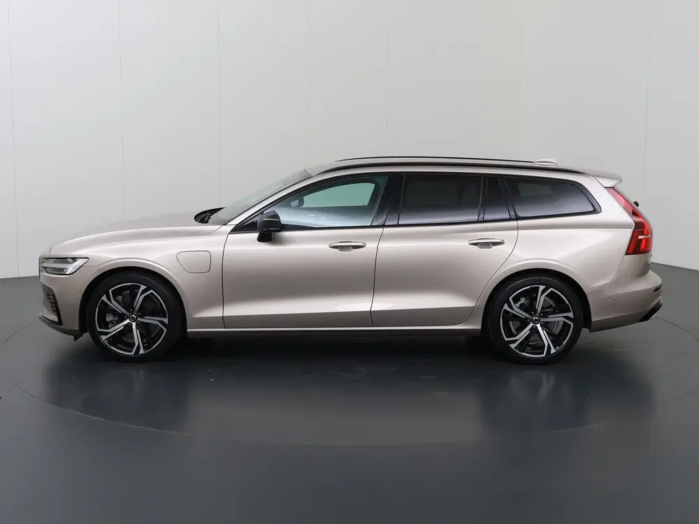 Volvo V60 2.0 T8 Plug-in hybrid AWD Plus Dark uit 2024, foto 5