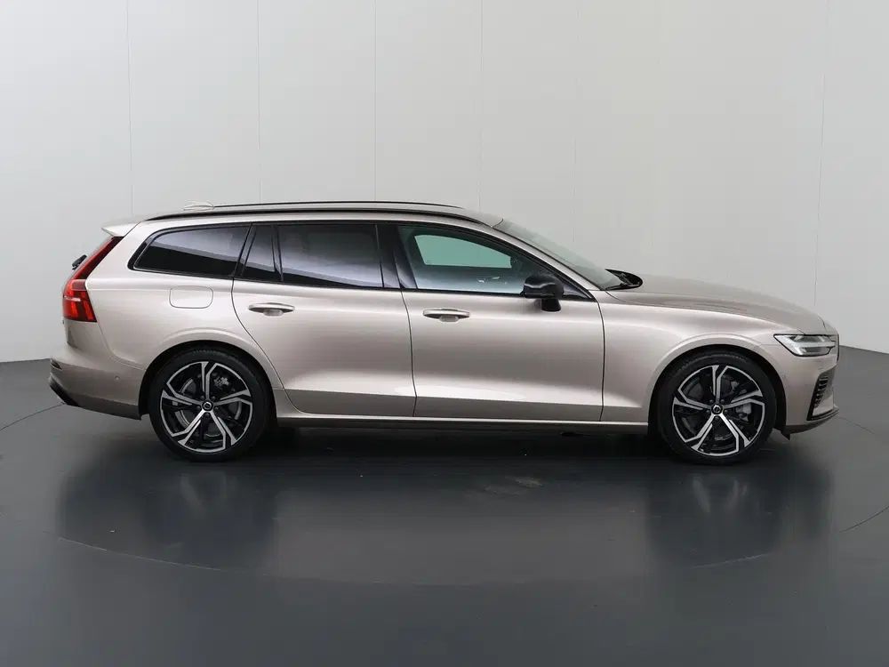 Volvo V60 2.0 T8 Plug-in hybrid AWD Plus Dark uit 2024, foto 6
