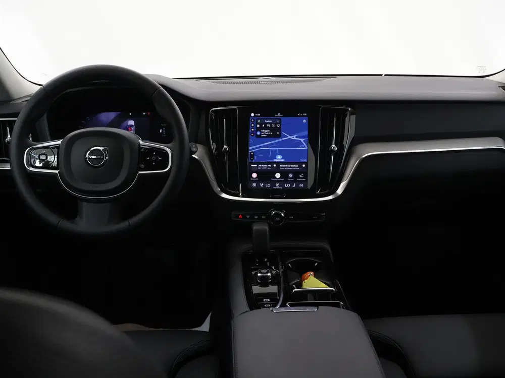 Volvo V60 2.0 T8 Plug-in hybrid AWD Plus Dark uit 2024, foto 8