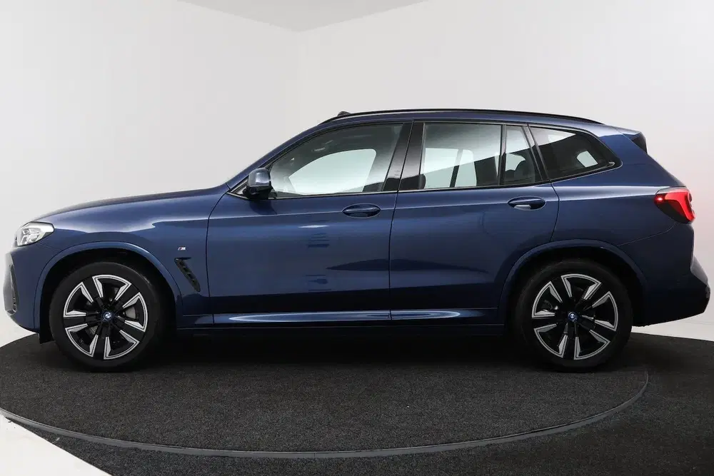 BMW iX3 Executive 80 kWh SOH 100% (PANORAMADAK uit 2022, foto 2