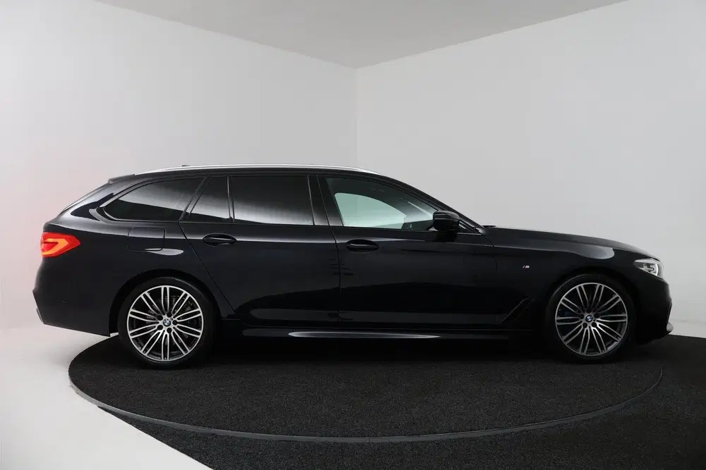BMW 5-serie 5 Serie Touring 540i xDrive High Executive uit 2019, foto 12