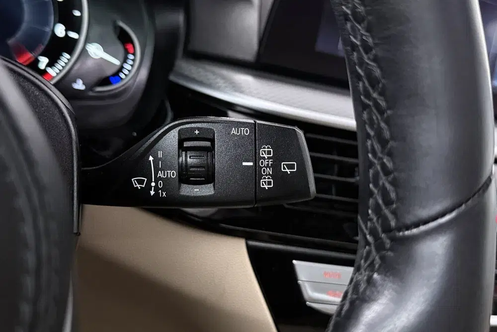 BMW 5-serie 5 Serie Touring 540i xDrive High Executive uit 2019, foto 14