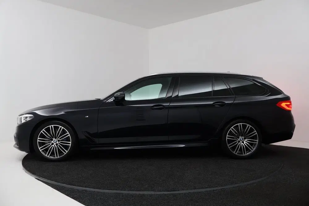 BMW 5-serie 5 Serie Touring 540i xDrive High Executive uit 2019, foto 2