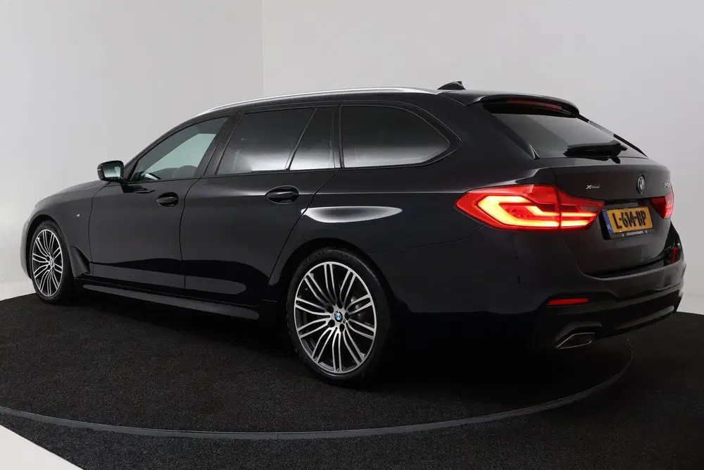 BMW 5-serie 5 Serie Touring 540i xDrive High Executive uit 2019, foto 5