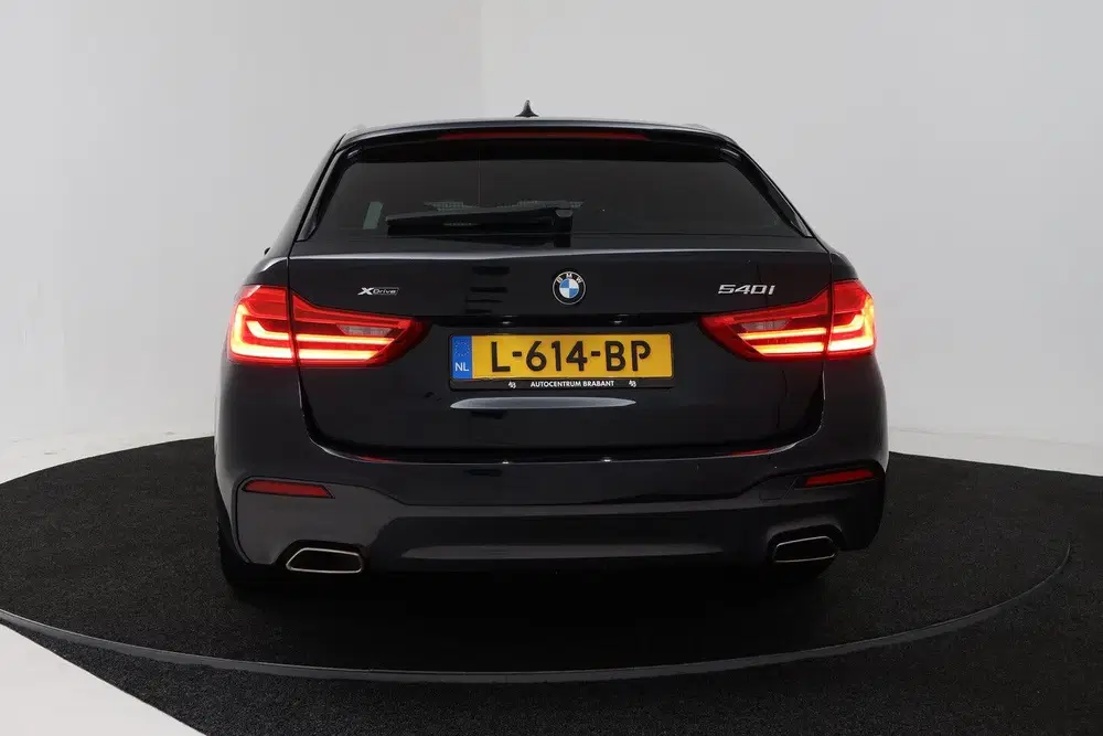 BMW 5-serie 5 Serie Touring 540i xDrive High Executive uit 2019, foto 6