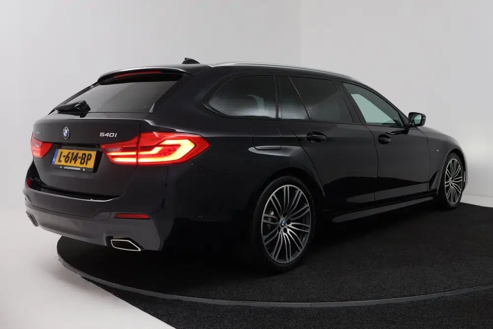 BMW 5-serie 5 Serie Touring 540i xDrive High Executive uit 2019, foto 8