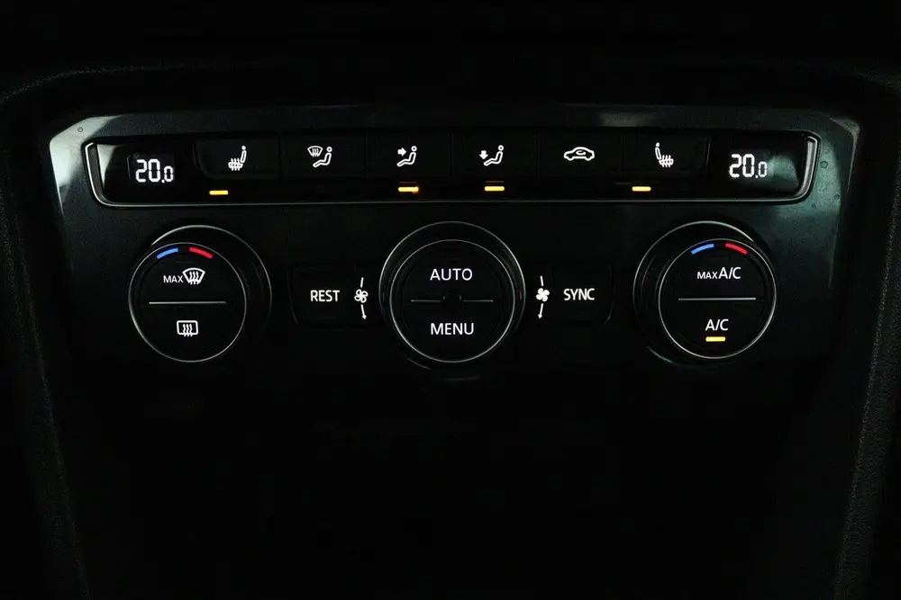 Volkswagen Tiguan 1.5 TSI ACT Highline (PANORAMADAK, DIGITAL uit 2019, foto 12