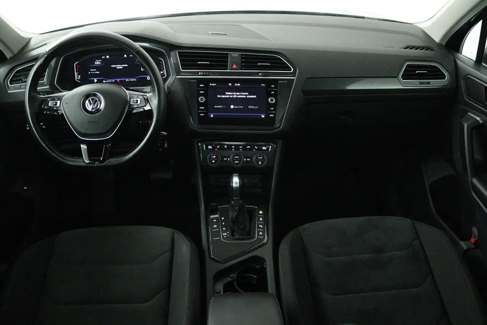 Volkswagen Tiguan 1.5 TSI ACT Highline (PANORAMADAK, DIGITAL uit 2019, foto 3