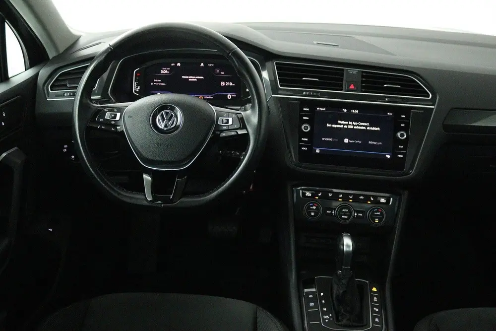 Volkswagen Tiguan 1.5 TSI ACT Highline (PANORAMADAK, DIGITAL uit 2019, foto 4
