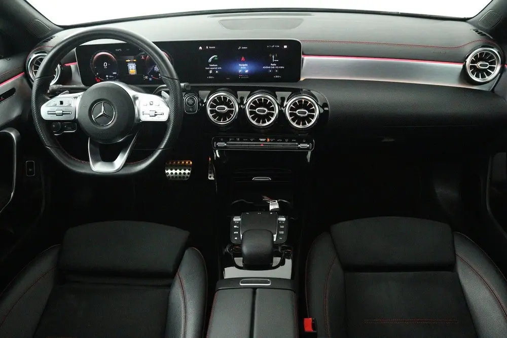 Mercedes-Benz CLA 200 Business Solution AMG (PANORAMA uit 2020, foto 3