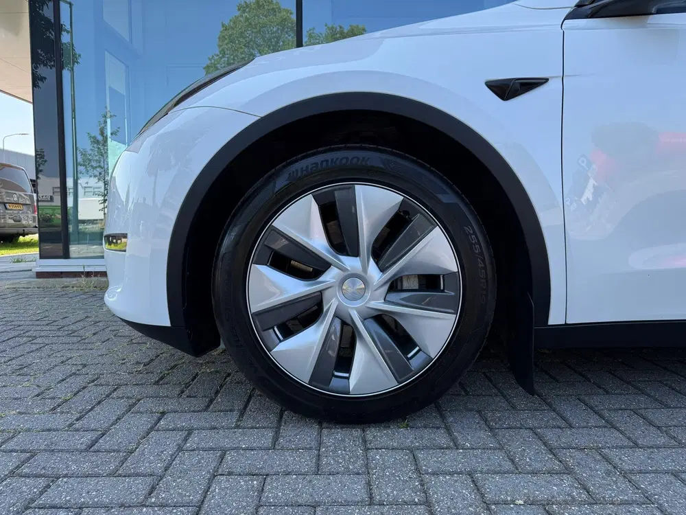 Tesla Model Y Long Range AWD 75 kWh uit 2023, foto 11