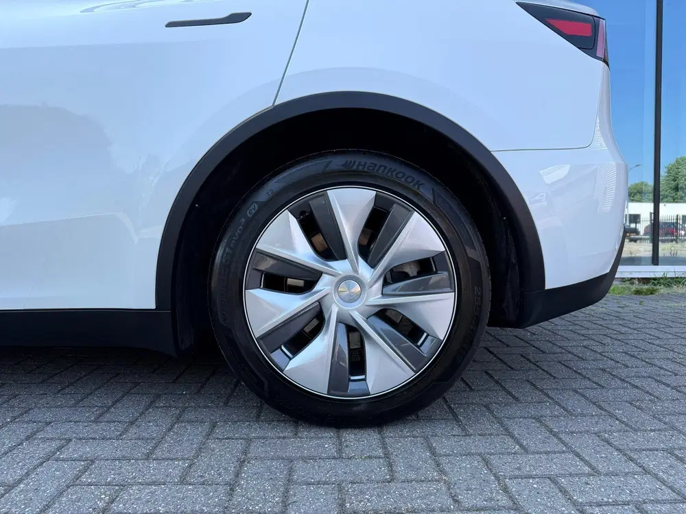 Tesla Model Y Long Range AWD 75 kWh uit 2023, foto 13