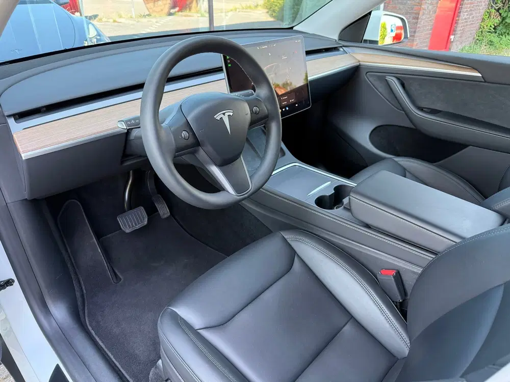 Tesla Model Y Long Range AWD 75 kWh uit 2023, foto 14