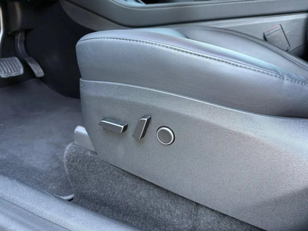 Tesla Model Y Long Range AWD 75 kWh uit 2023, foto 16