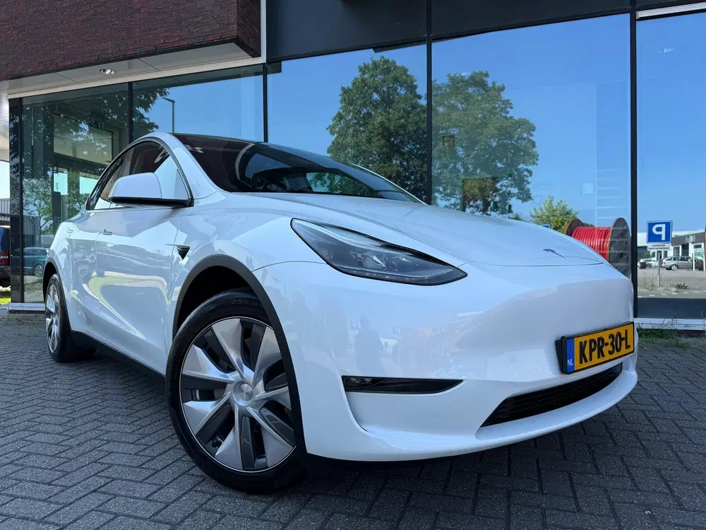 Tesla Model Y Long Range AWD 75 kWh uit 2023, foto 17