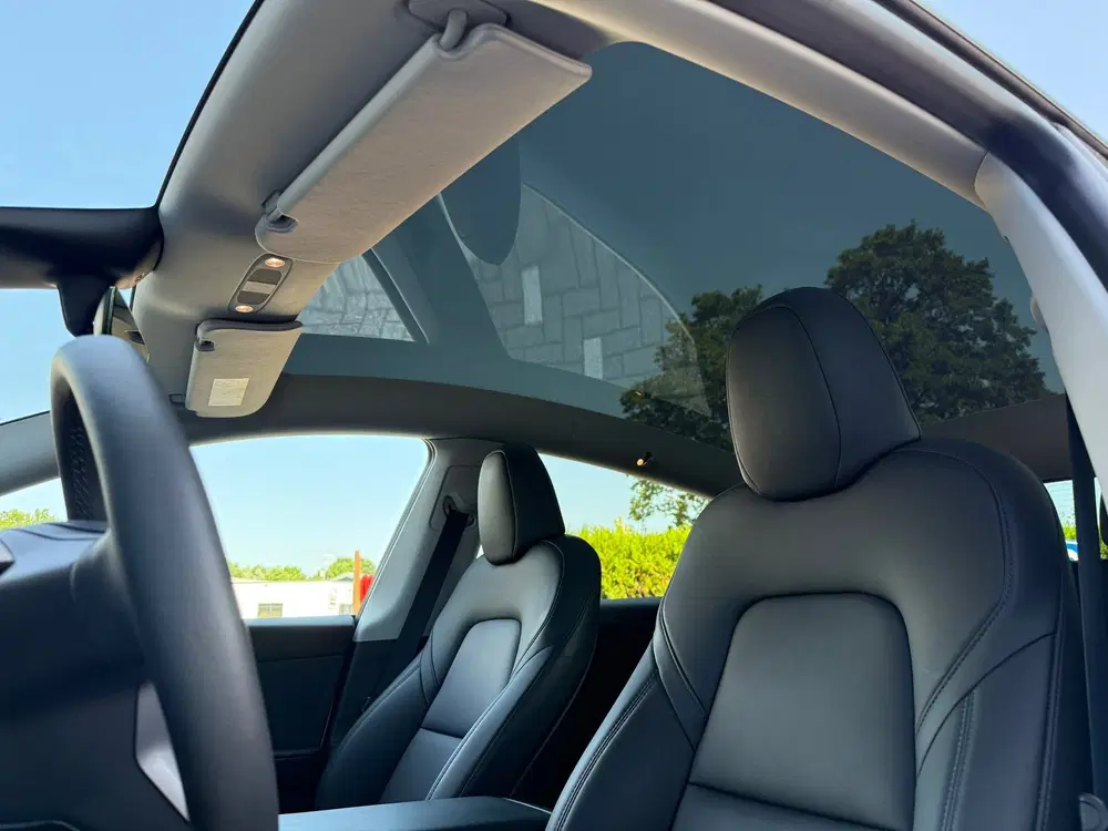 Tesla Model Y Long Range AWD 75 kWh uit 2023, foto 2