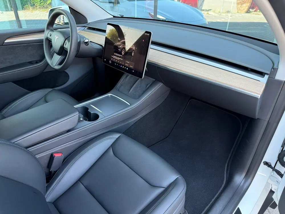 Tesla Model Y Long Range AWD 75 kWh uit 2023, foto 4
