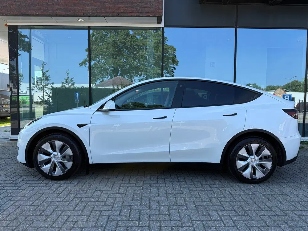 Tesla Model Y Long Range AWD 75 kWh uit 2023, foto 9