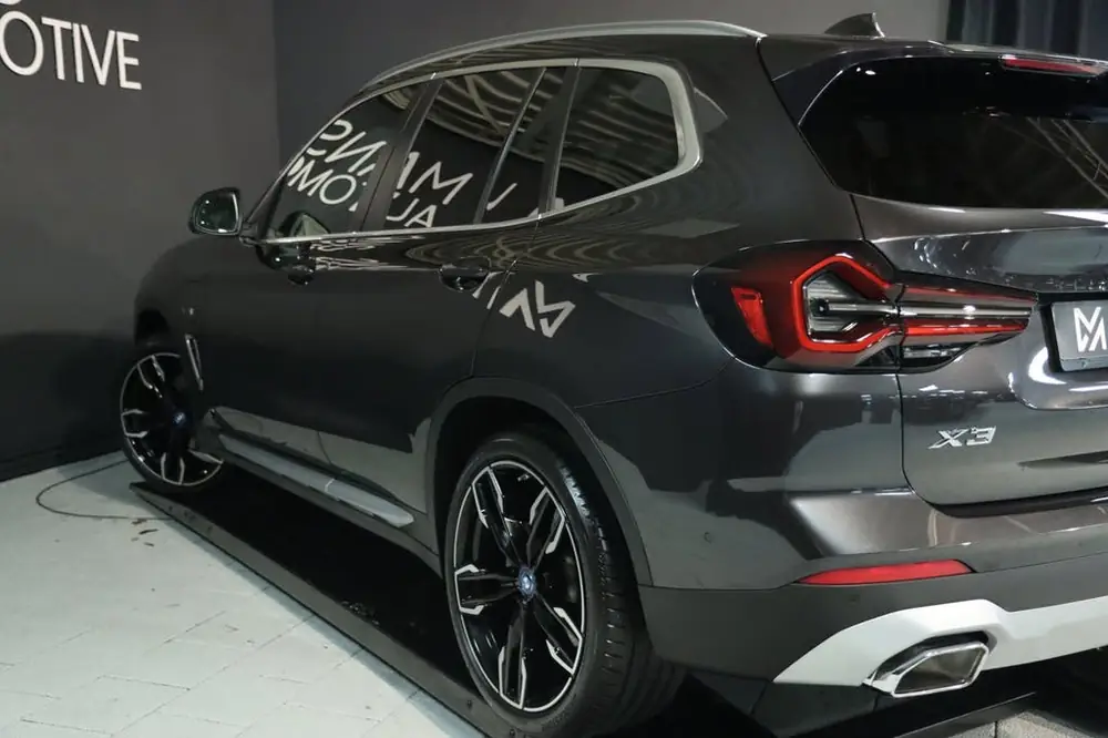 BMW X3 XDrive30e / PANO / LASER / HUD / MEMORY / 360 / KEYLE uit 2021, foto 3