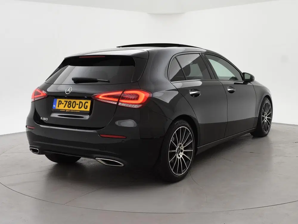 Mercedes-Benz A-Klasse 180 AUT. + PANORAMA SCHUIFDAK uit 2021, foto 2