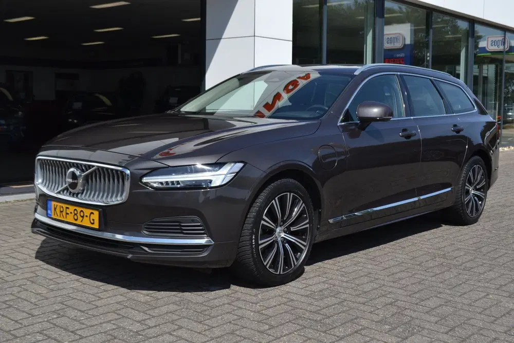 Volvo V90 2.0 T6 Plug-in hybrid AWD Bright uit 2022, foto 3