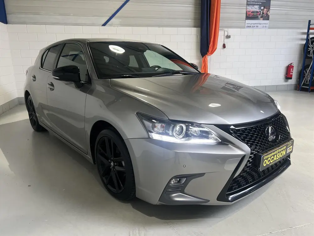 Lexus CT 200h Hybrid 136pk E-CVT Ultimate Edition,1e eig, NW uit 2021, foto 2