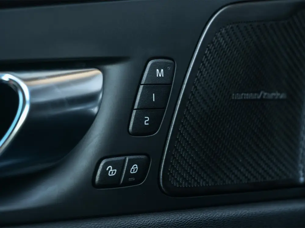 Volvo XC60 2.0 T8 Plug-in hybrid AWD Ultra Black Edit uit 2024, foto 10