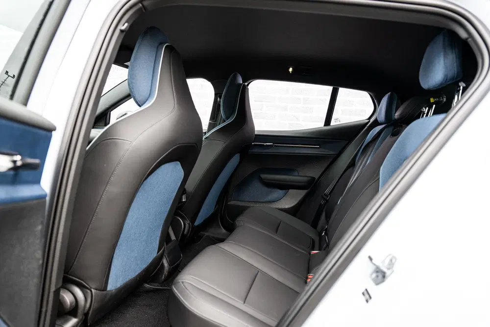 Volvo EX30 Single Motor Extended Range Plus 69 kWh uit 2024, foto 9