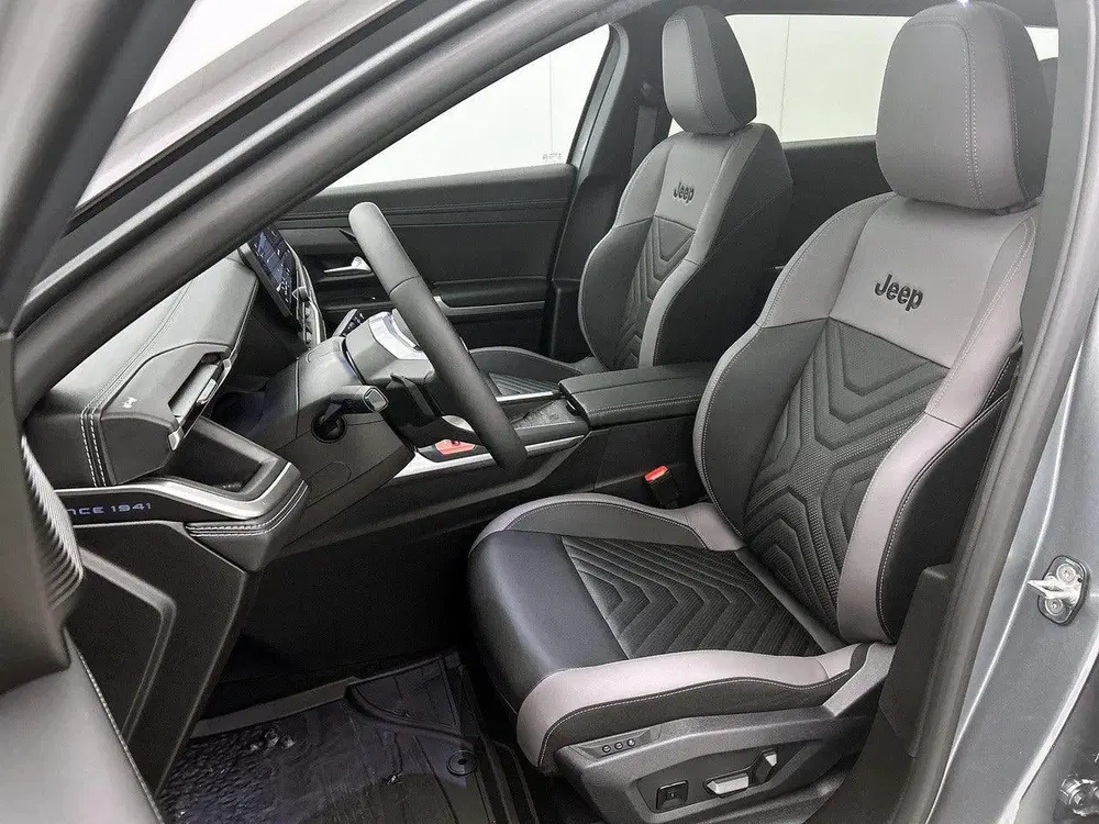 Jeep Compass 1.2 e-Hybrid First Edition Panodak uit 2026, foto 9