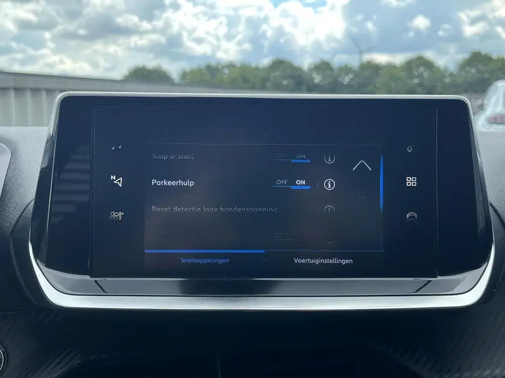 Peugeot 208 1.2 PureTech 100 Allure uit 2021, foto 16