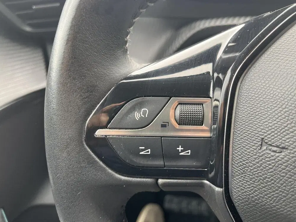 Peugeot 208 1.2 PureTech 100 Allure uit 2021, foto 9