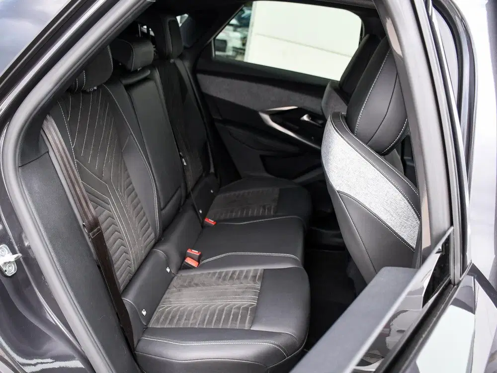 Peugeot 3008 GT 1.2 Hybrid 145pk Automaat 19''LM uit 2024, foto 12