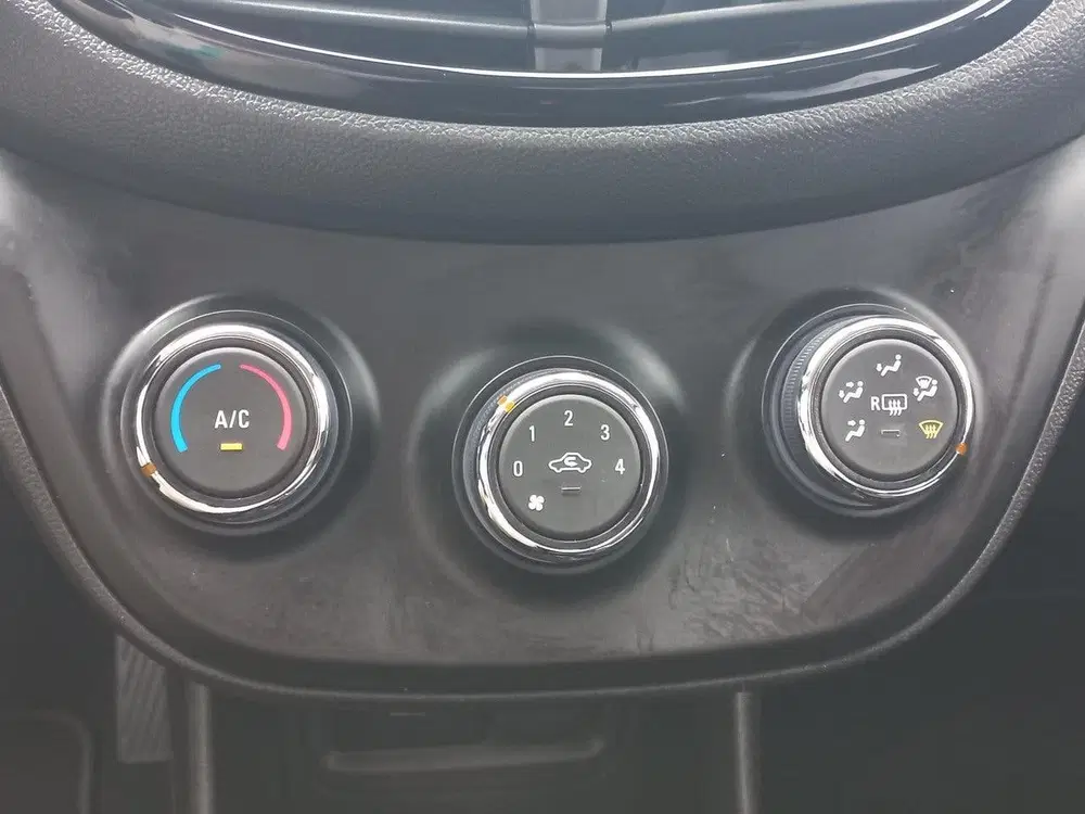Opel Karl 1.0 Rocks Online Edition uit 2019, foto 6