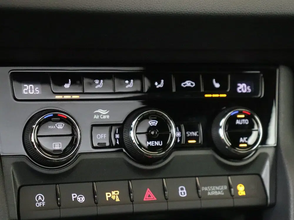 Skoda Karoq 1.5 TSI ACT Sportline Business OPEN PANORA uit 2024, foto 18