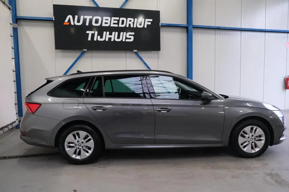 Skoda Octavia 1.0 e-TSI Ambition Automaat uit 2023, foto 2