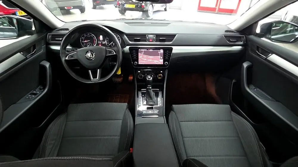 Skoda Superb 1.5 TSI ACT Ambition Business Panodak uit 2019, foto 3