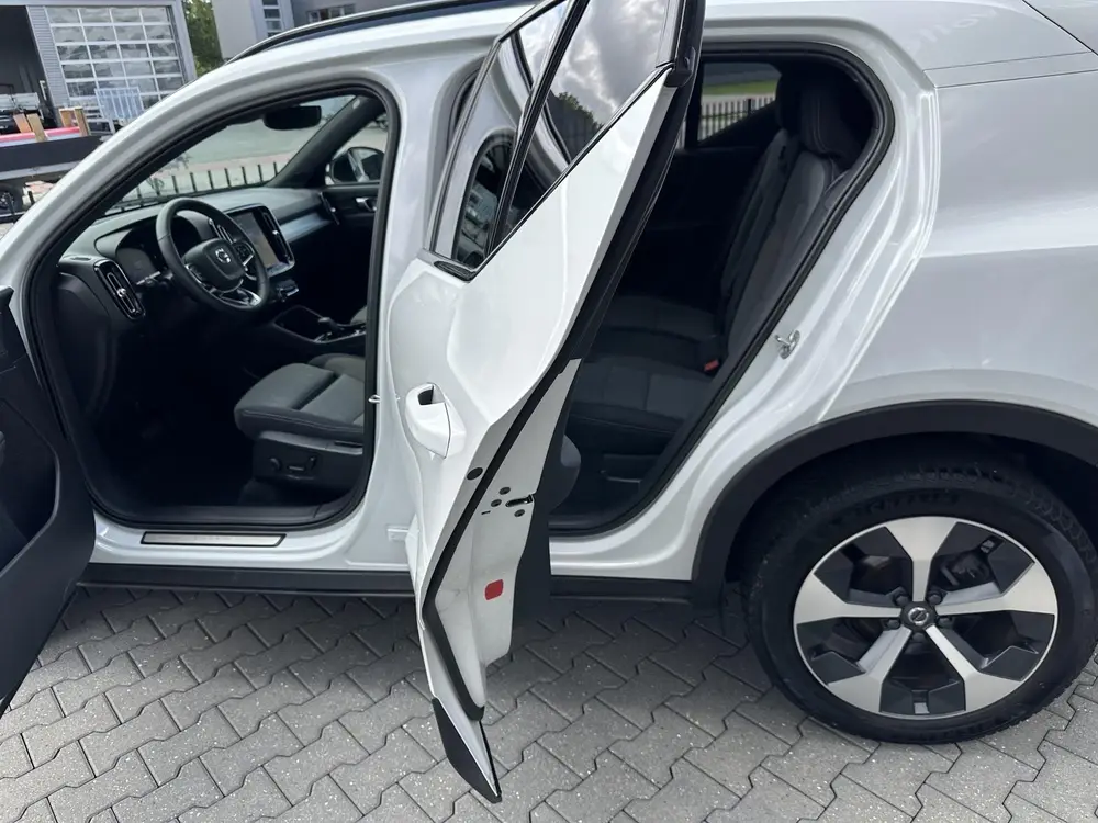 Volvo XC40 2.0 B4 Plus Dark H&K uit 2022, foto 10