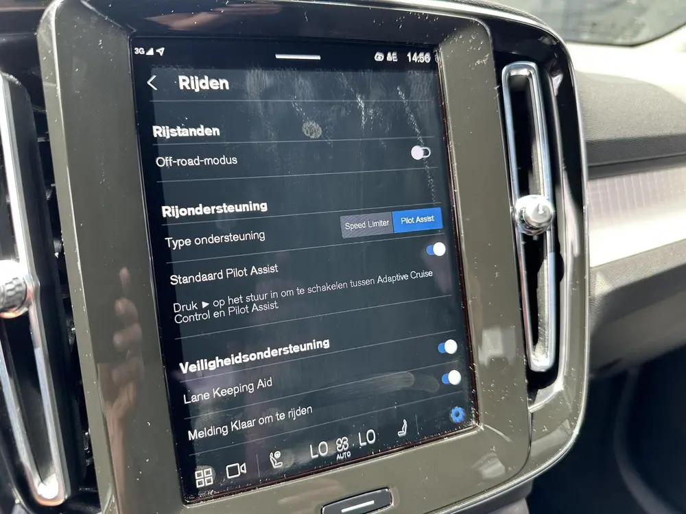 Volvo XC40 2.0 B4 Plus Dark H&K uit 2022, foto 12