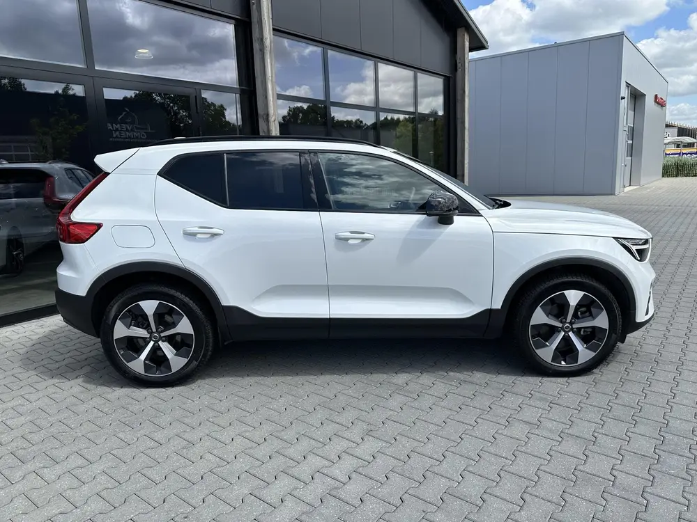 Volvo XC40 2.0 B4 Plus Dark H&K uit 2022, foto 2