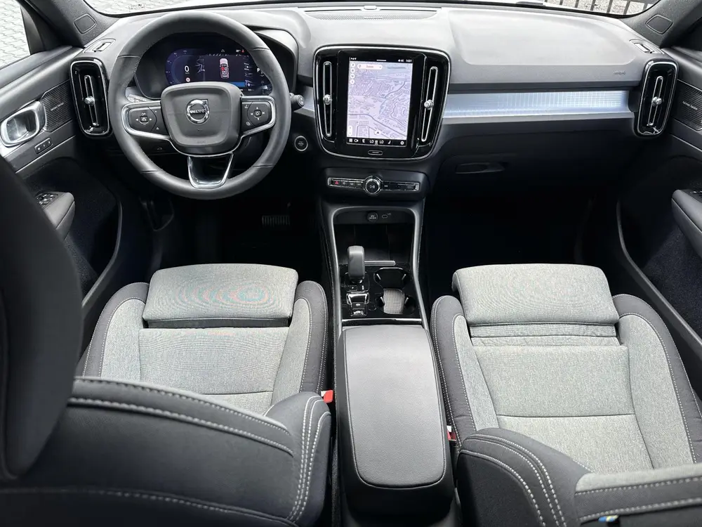 Volvo XC40 2.0 B4 Plus Dark H&K uit 2022, foto 7