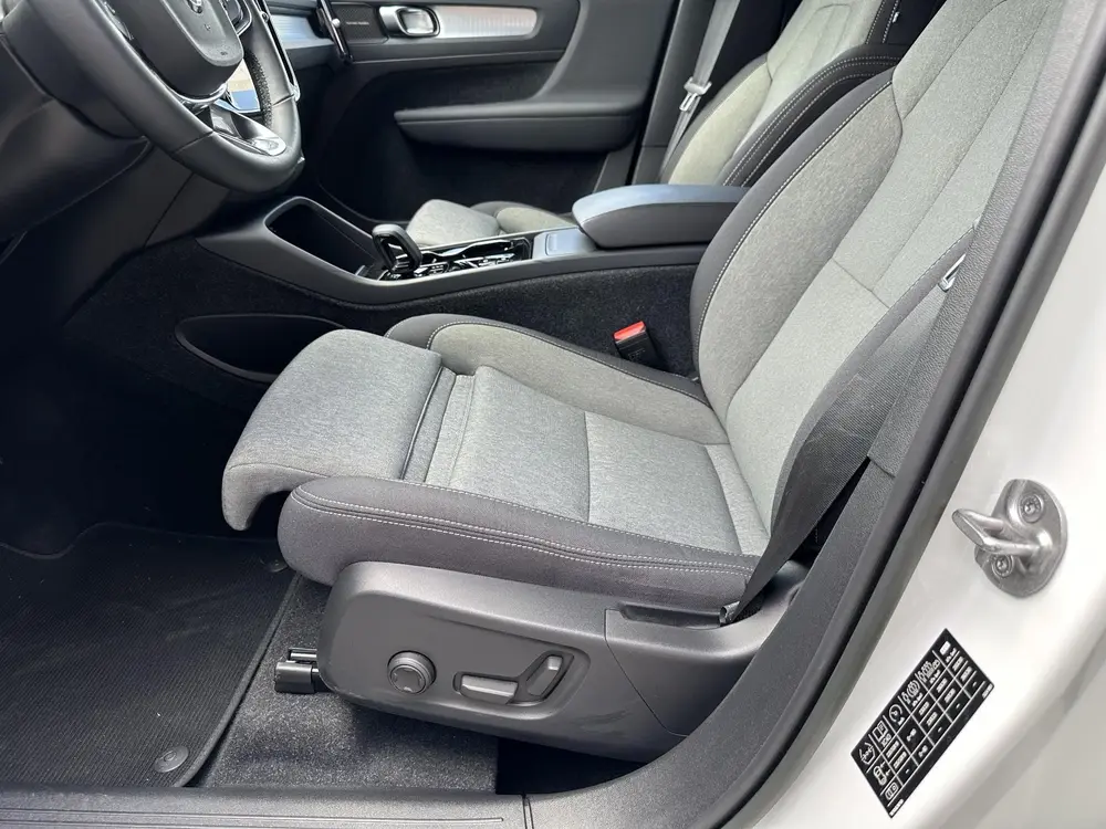Volvo XC40 2.0 B4 Plus Dark H&K uit 2022, foto 8