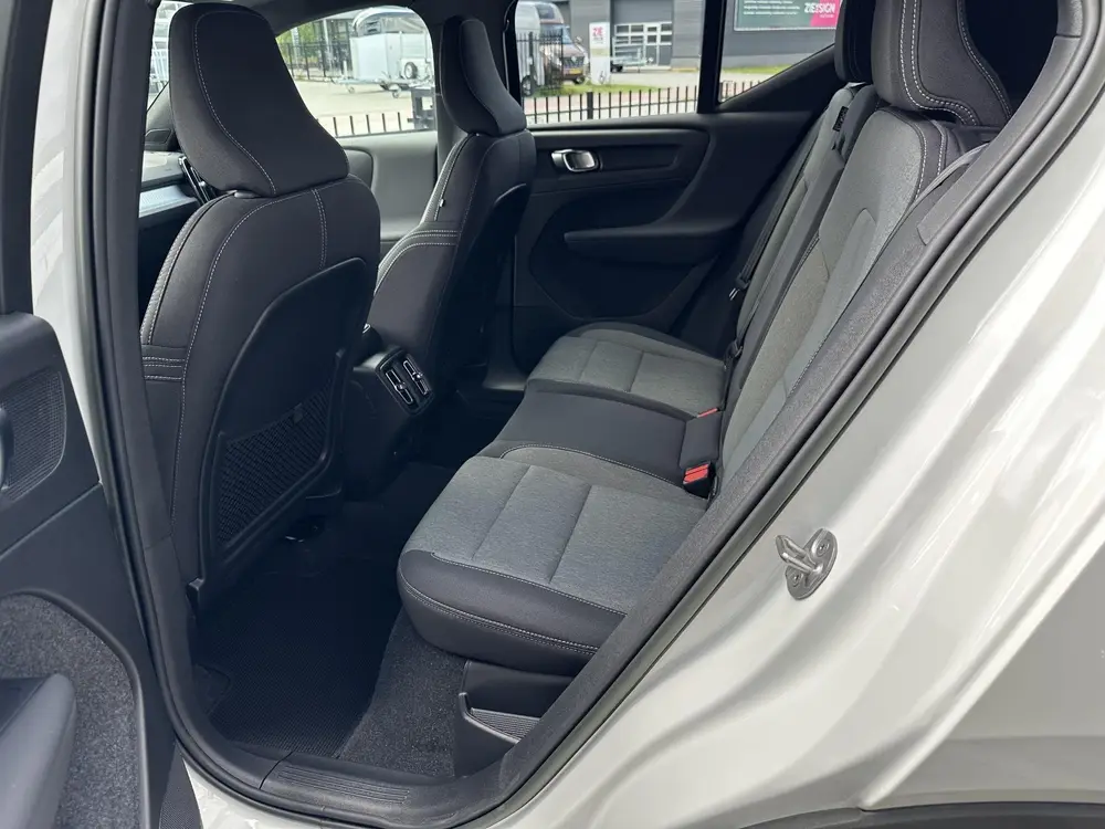 Volvo XC40 2.0 B4 Plus Dark H&K uit 2022, foto 9