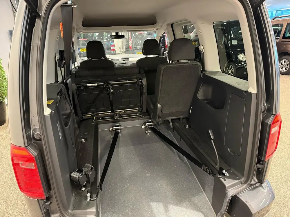 Volkswagen Caddy L1 Rolstoelauto 3+1 of 5+0 uit 2019, foto 3