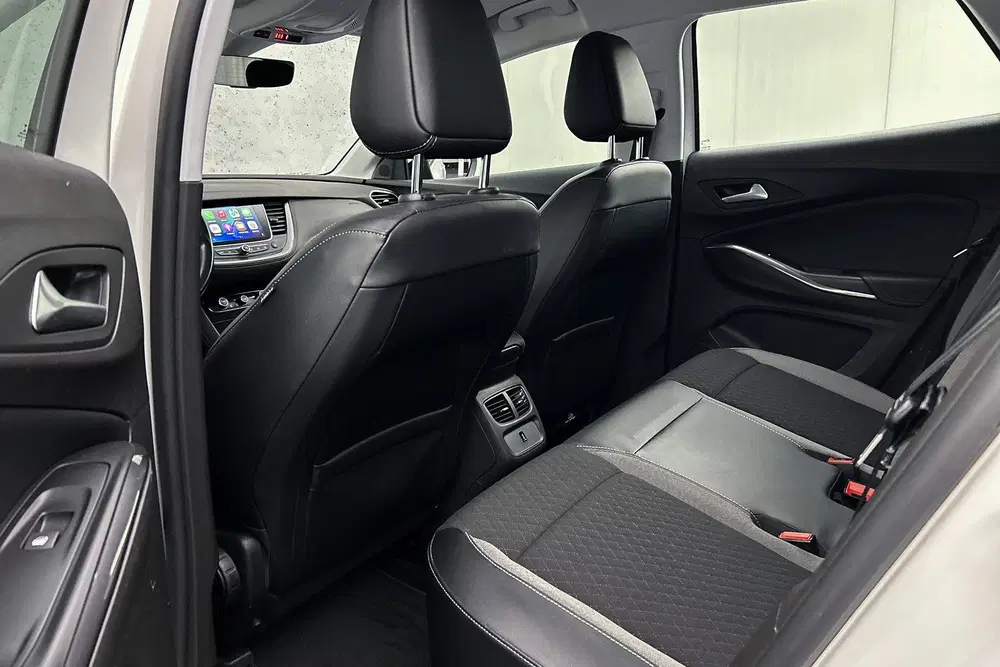 Opel Grandland X 1.6 Turbo Hybrid Business uit 2021, foto 15