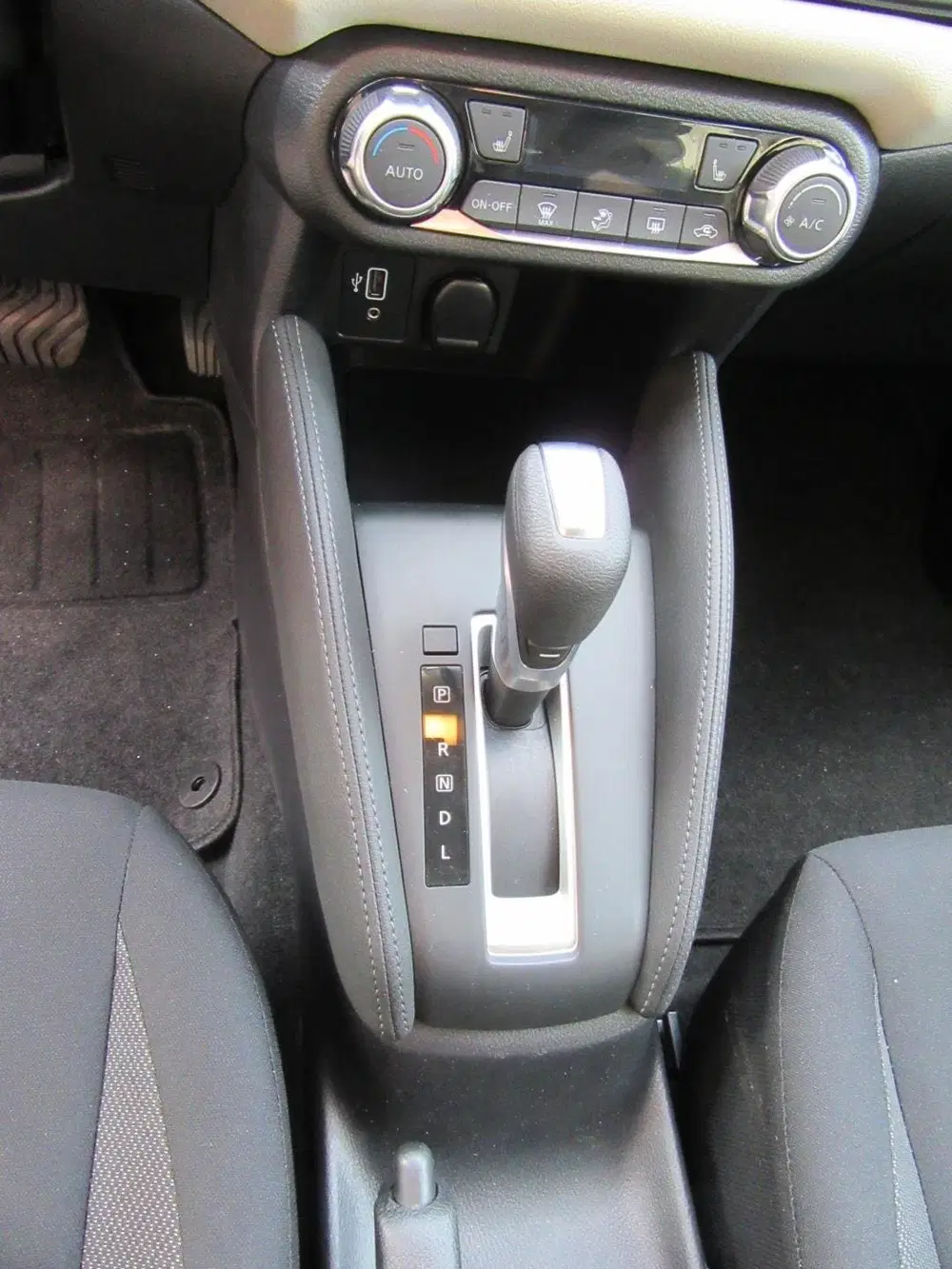 Nissan Micra 1.0 IG-T Acenta uit 2022, foto 19