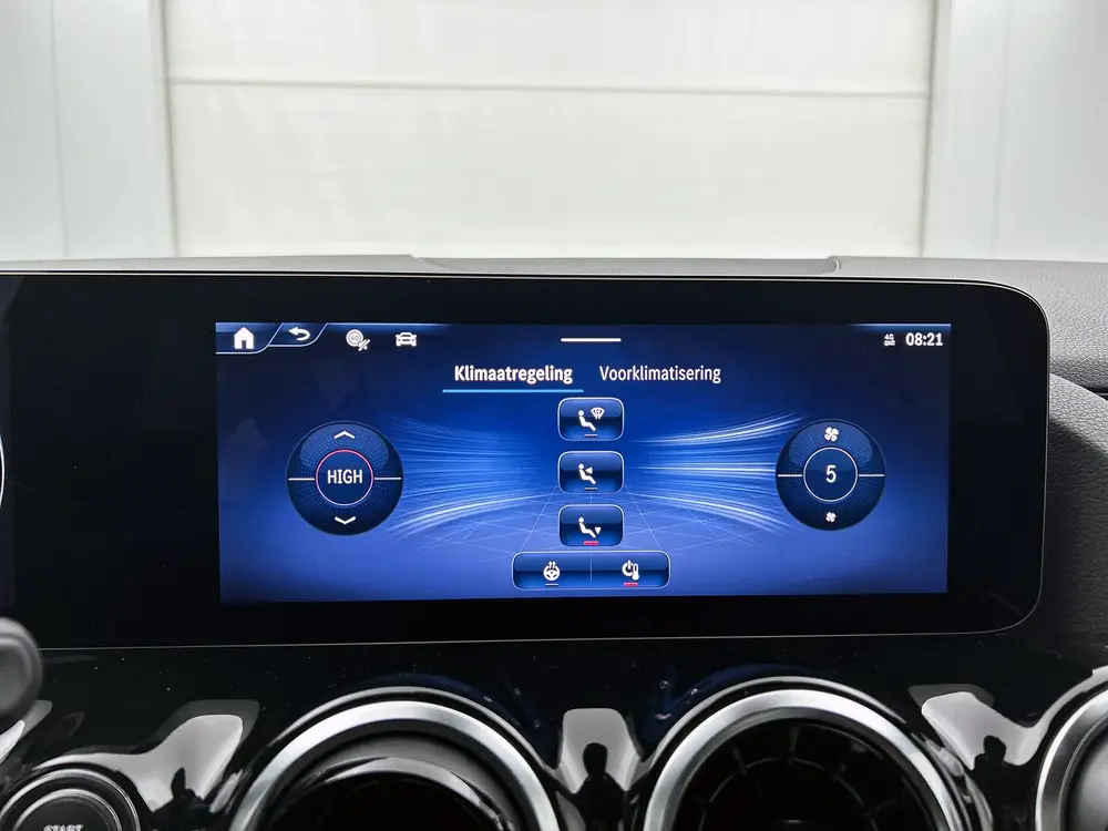 Mercedes-Benz GLA 250 e Plug-In Hybride uit 2025, foto 10