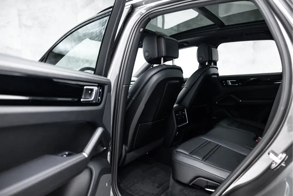 Porsche Cayenne 3.0 | Pano | SportDesign | Luchtvering | 22" uit 2019, foto 12