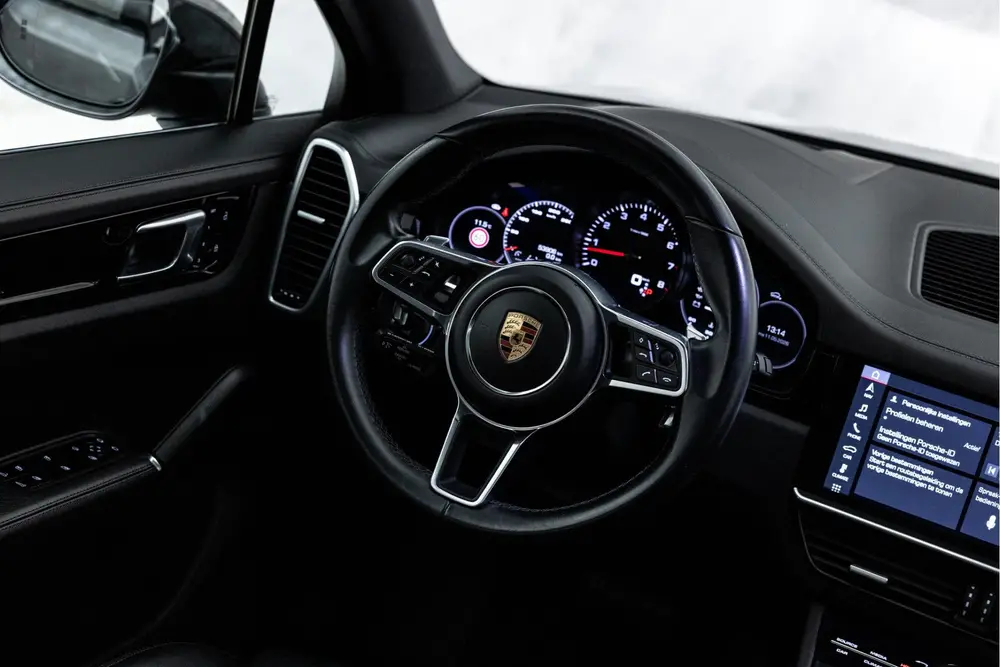 Porsche Cayenne 3.0 | Pano | SportDesign | Luchtvering | 22" uit 2019, foto 17