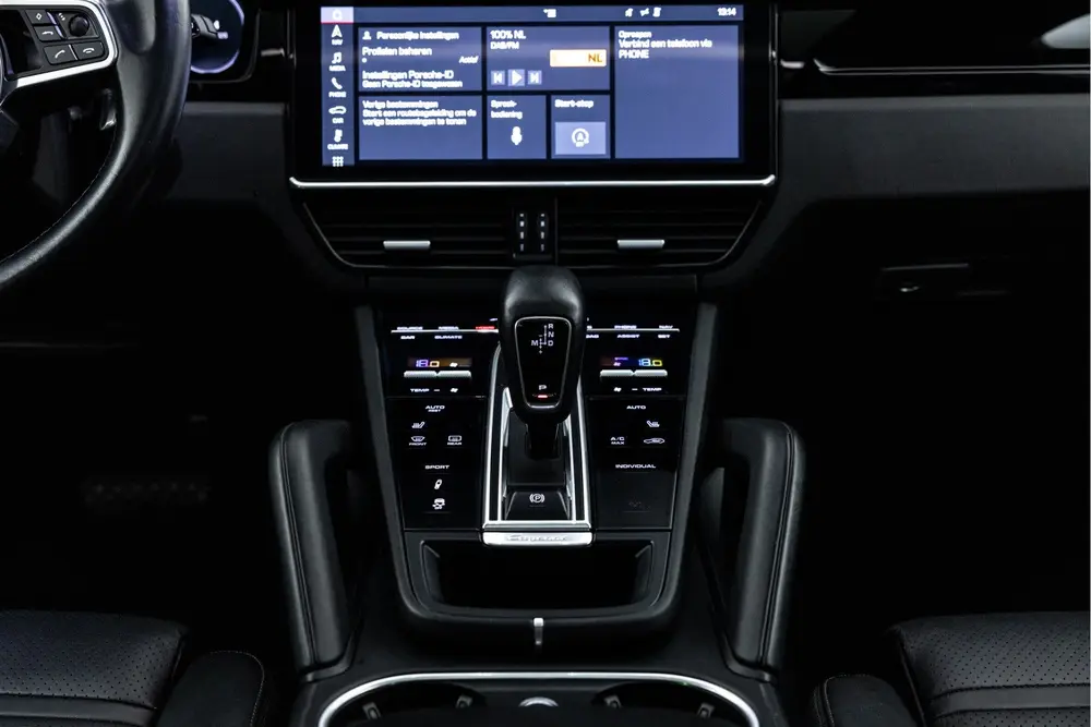 Porsche Cayenne 3.0 | Pano | SportDesign | Luchtvering | 22" uit 2019, foto 19